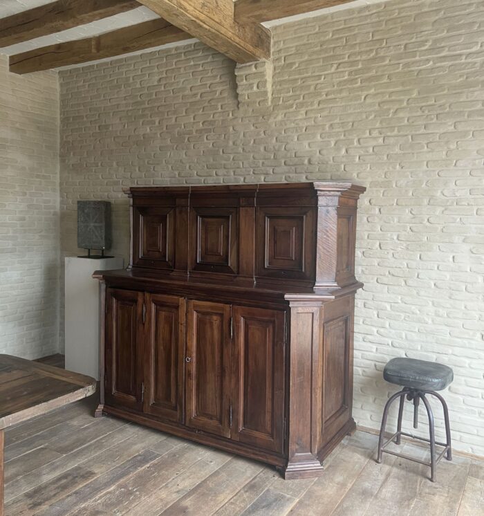 Early 18th century Italian walnut sarcristy credenza cupboard - Image 3